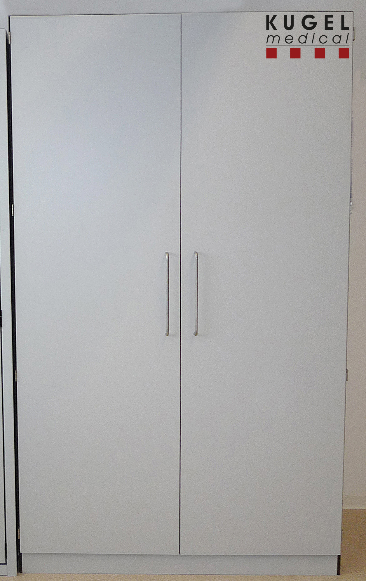 Hochschrank_mit_Fluegeltueren_Logo.jpg
